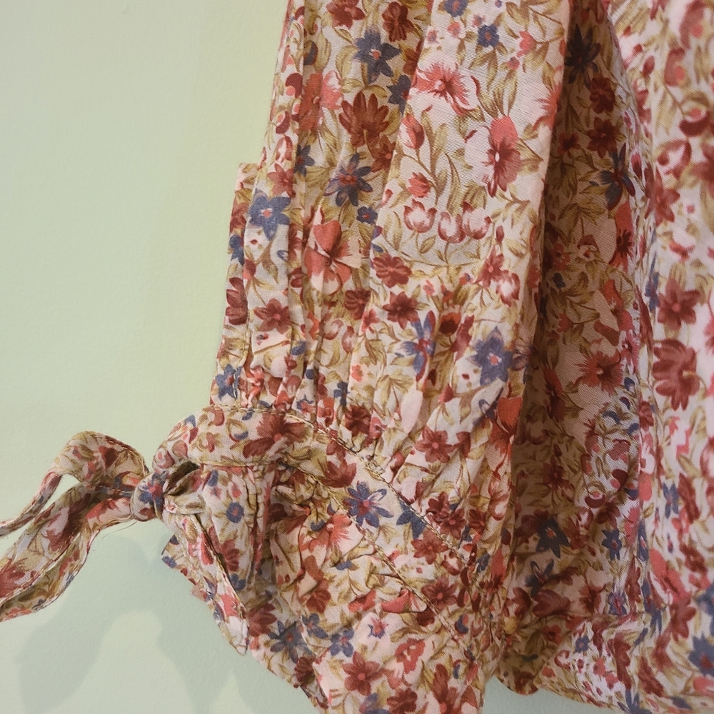 Doen Floral Blouse in Pink and Red - Picture 4 of 7